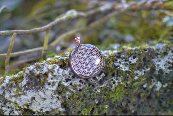 Orgonite® Pendant -Flower of Life orgone amulet pendant with quartz crystal. Protection from EMF Protection against cell phone radiation