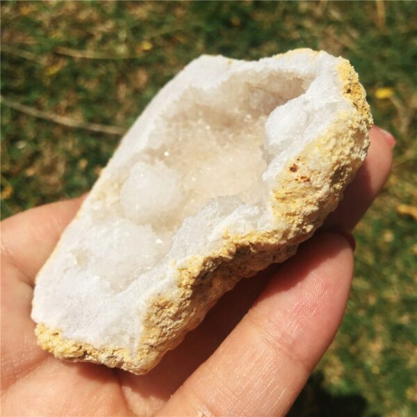 Crystal Healing~Natural agate geode crystal hole Mineral specimen contains clean crystal clusters of very beautiful small stones and crystals