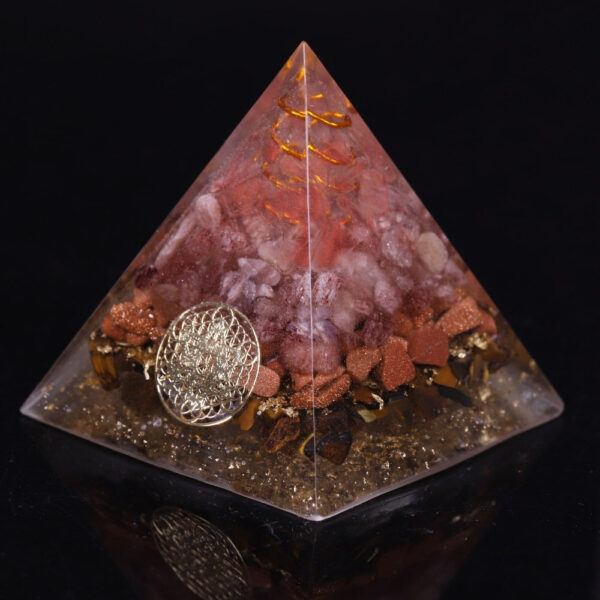 Reiki Pyramid~Strawberry Crystal Halo Energy Converter Orgonite Pyramid, Symbolizing Love Brings Good Luck Resin Decoration Craft Orgone