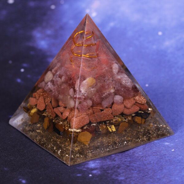 Reiki Pyramid~Strawberry Crystal Halo Energy Converter Orgonite Pyramid, Symbolizing Love Brings Good Luck Resin Decoration Craft Orgone