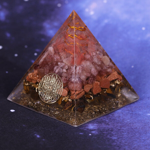 Reiki Pyramid~Strawberry Crystal Halo Energy Converter Orgonite Pyramid, Symbolizing Love Brings Good Luck Resin Decoration Craft Orgone