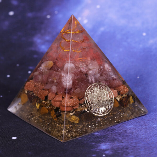 Reiki Pyramid~Strawberry Crystal Halo Energy Converter Orgonite Pyramid, Symbolizing Love Brings Good Luck Resin Decoration Craft Orgone