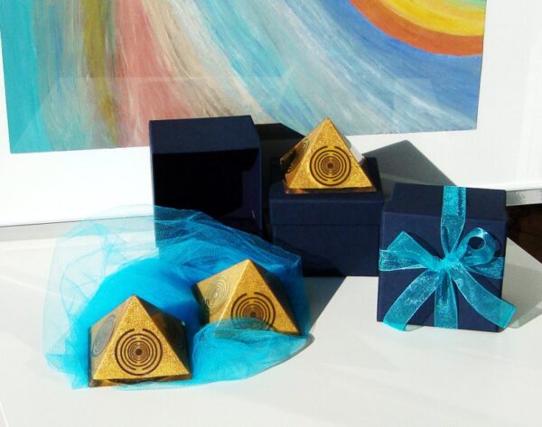 Orgone orgonite® powerful medium golden pyramid, quintuple power, 5 gold-plated Lakhovsky MWOs, Golden Ratio, abundance, welfare, prosperity