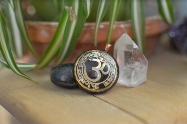 Orgonite® Pendant - Om Aum orgone® amulet pendant with quartz crystal. Protection from EMF / RF radiation of cell phone