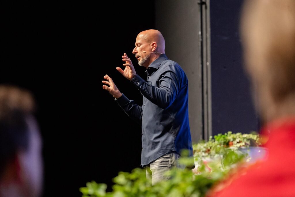 5 Science-Backed Ways to Heal Generational Trauma in Your Family Line