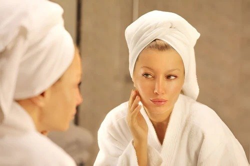 Achieve a Glowing, Shine-Free Complexion with Our All-Natural USA-Made Detoxifying Mask